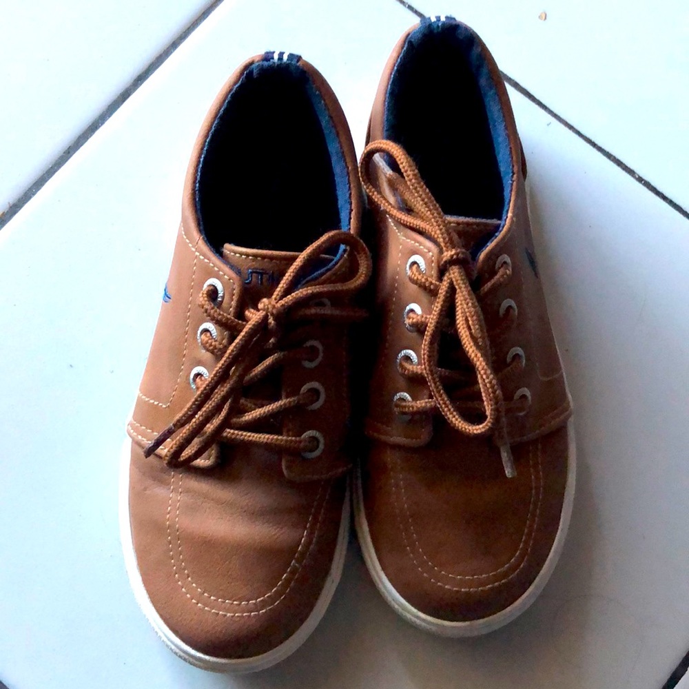 Nautica size 12 worn twice for photos shoot.
